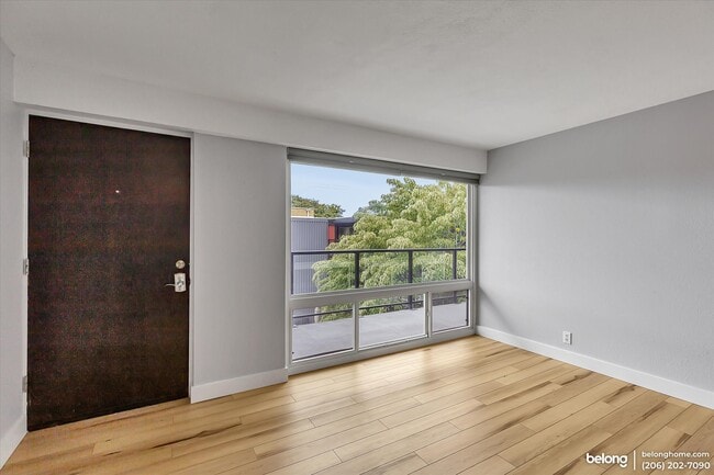 Building Photo - 752 Bellevue Ave E