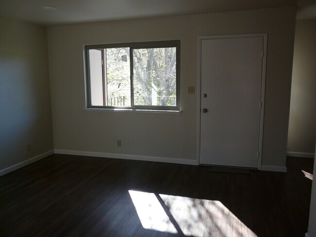 Building Photo - 163 Virginia Hills Dr