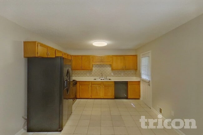 Building Photo - 649 Stratford Dr