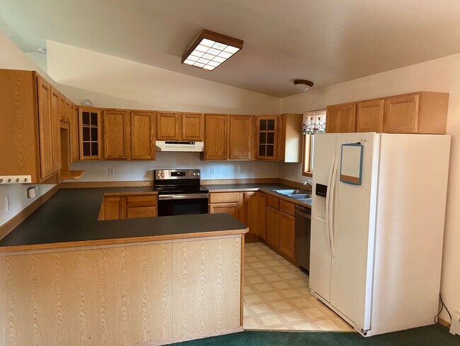 Foto del edificio - Beautiful 4 Bedroom home with 2 Car Garage