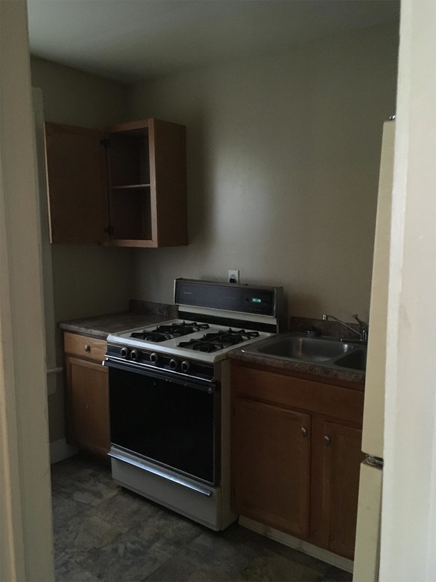 Primary Photo - 487 Alexander St