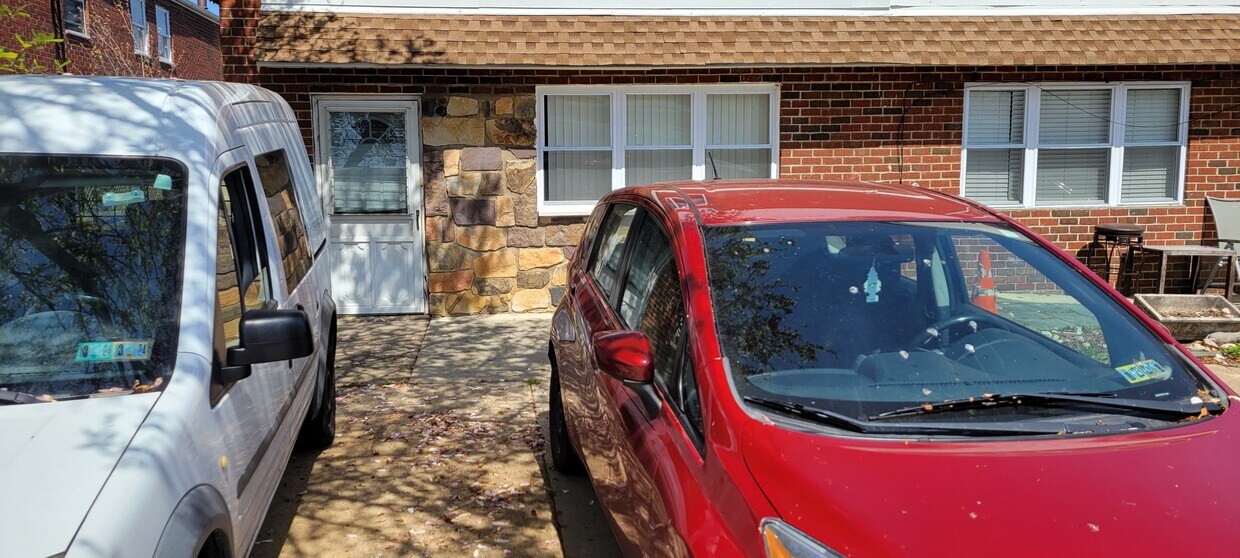 Primary Photo - 2125 Benson St