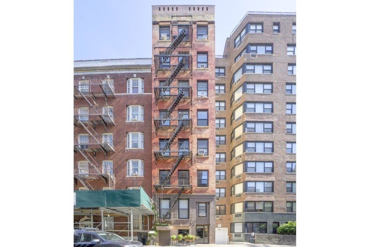 Primary Photo - 43 W 10th St