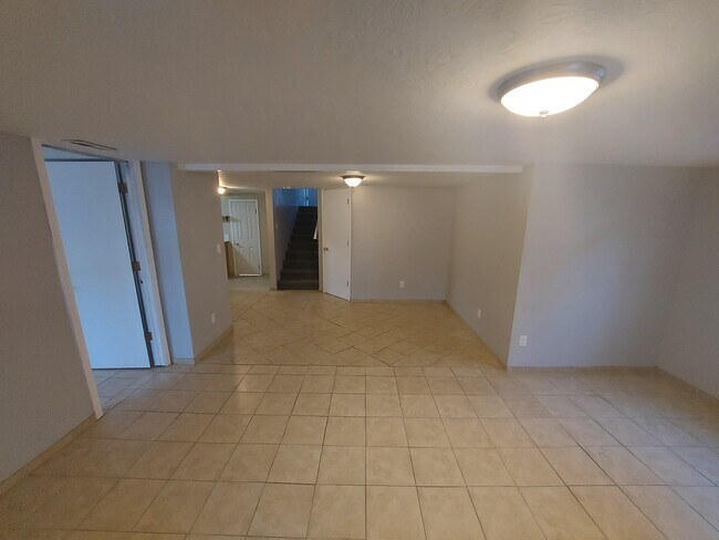 Building Photo - 5 N Fairview St