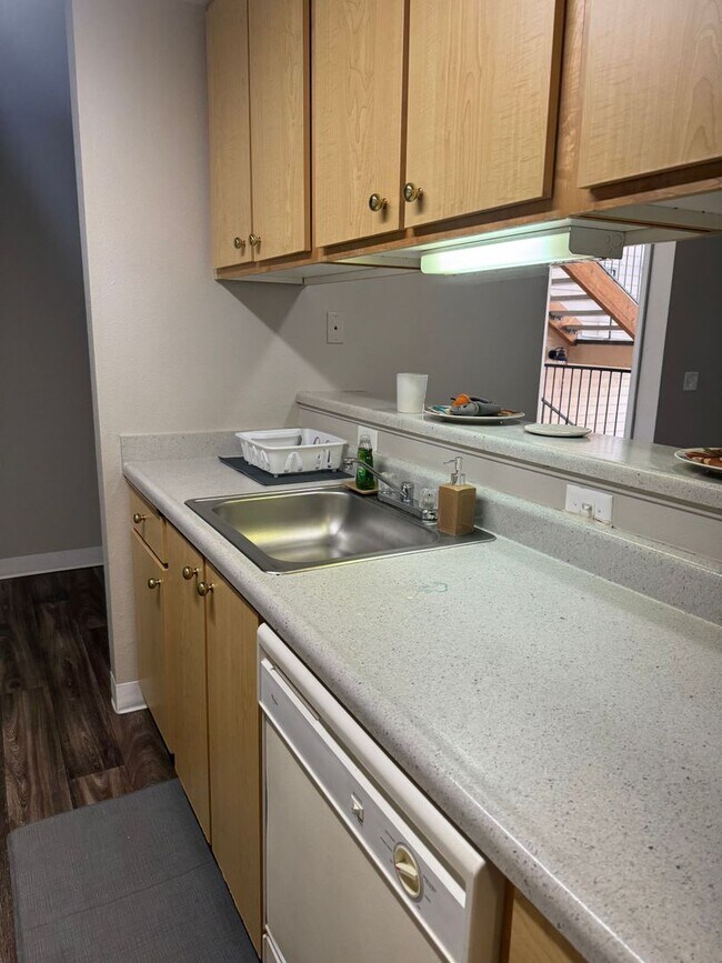 Foto del edificio - Life Just Got Better Come See For Yourself At Powell Court Apartments!!