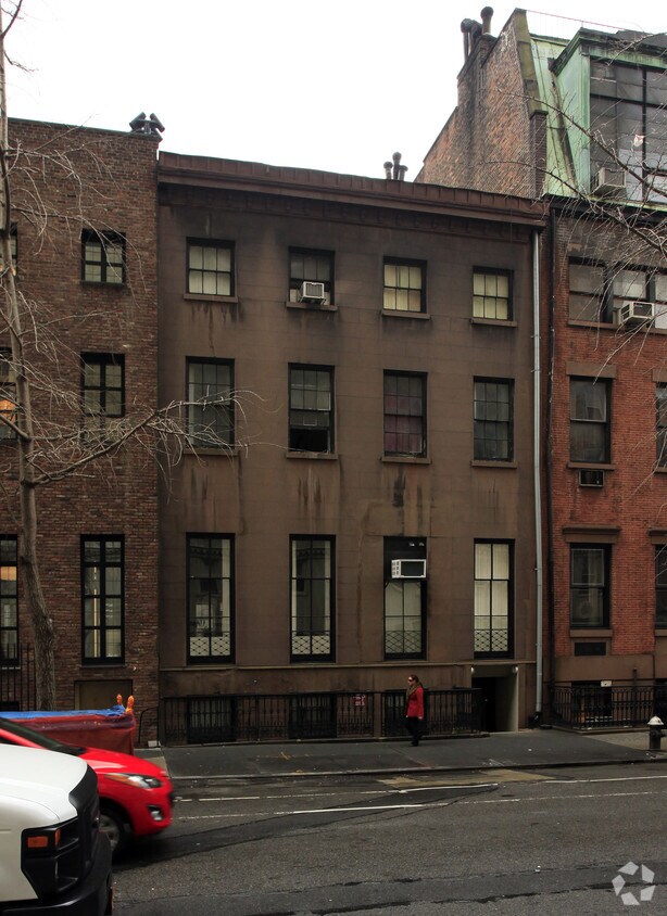Primary Photo - 8 W 9th St