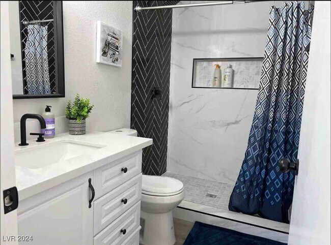 Foto del edificio - 6569 Larchwood Ln