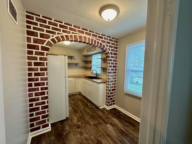 Building Photo - 1245 Brandt Dr