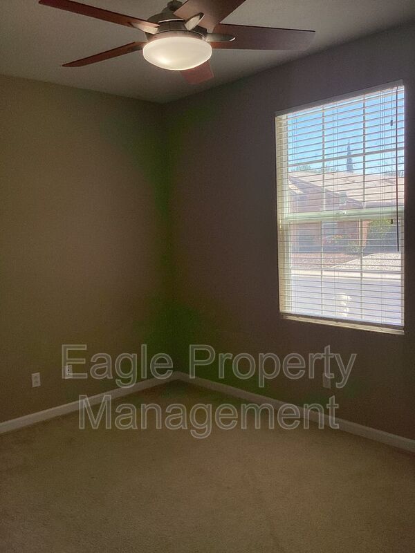 Foto del edificio - 5318 White Lotus Way