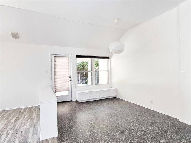 Foto del edificio - 9100 Brimstone Ln