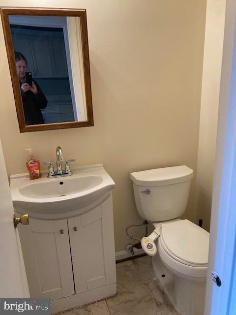 Building Photo - 35 Midline Ct