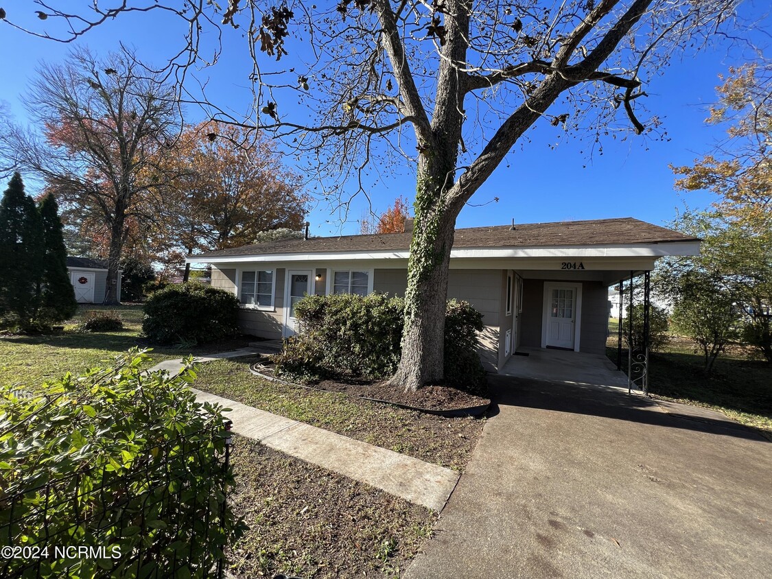 Primary Photo - 204 Woodland Cir