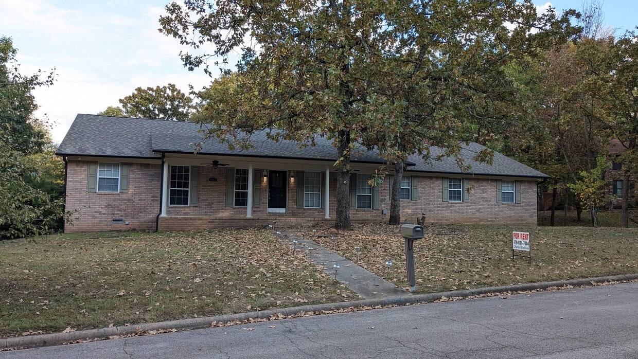 Primary Photo - 9717 Thistle Ct