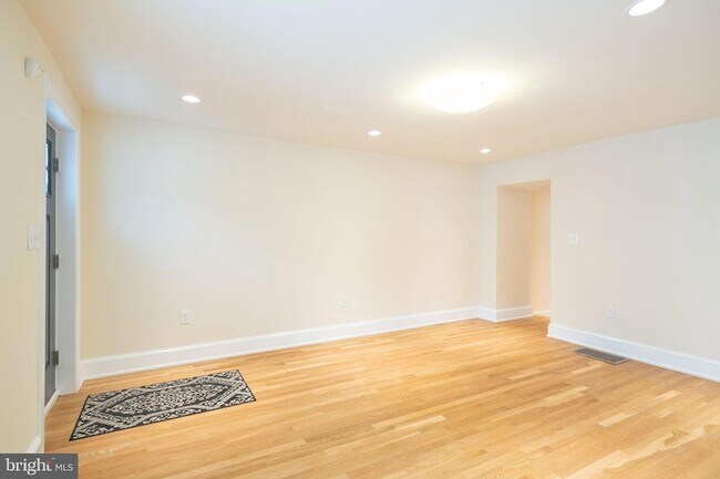 Foto del edificio - 110 Roxborough Ave
