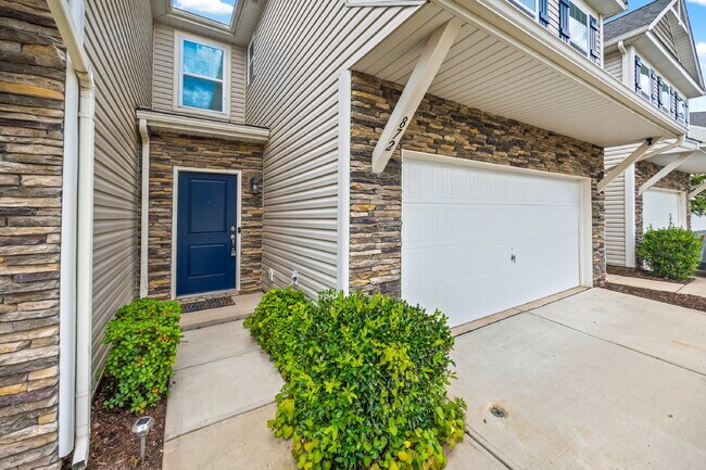 Building Photo - "Spacious 3-Bedroom Townhome with Fireplace, Pergola & Community Pool on Summerlake Drive!"