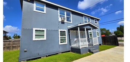 Building Photo - 3610 Tuam St