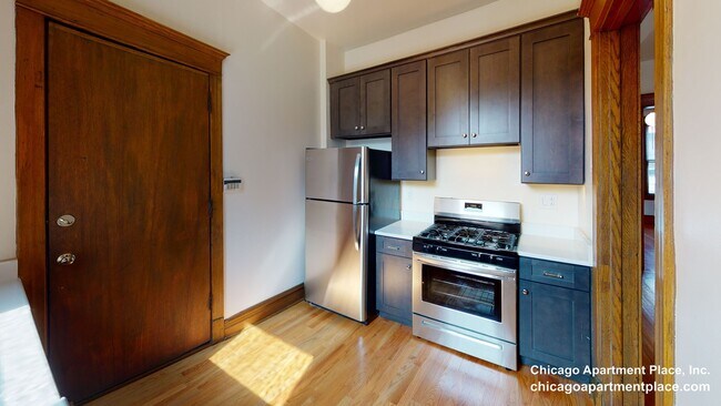 Foto del edificio - 3912 N Greenview Ave