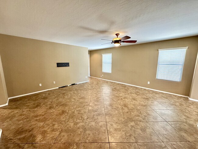Foto del edificio - 40112 W Catherine Dr
