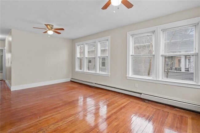 Building Photo - 123 Radcliffe Ave