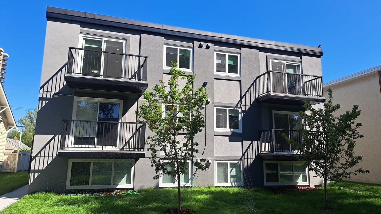 Building Photo - 9938-88 88 Ave NW