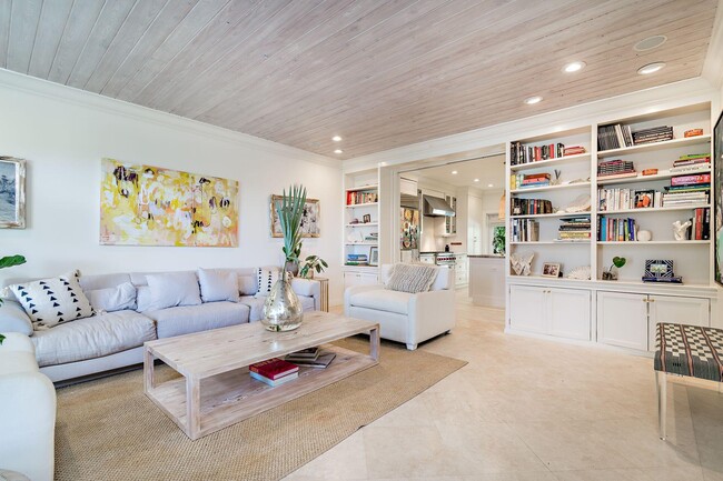 Building Photo - 7405 S Flagler Dr