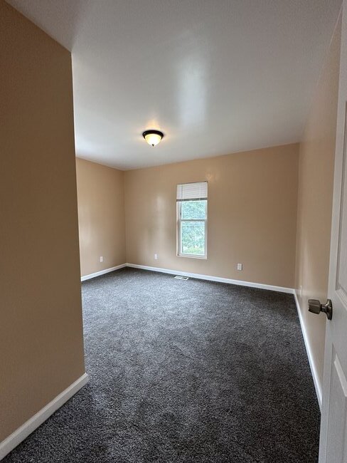 Building Photo - 697 Allyn St