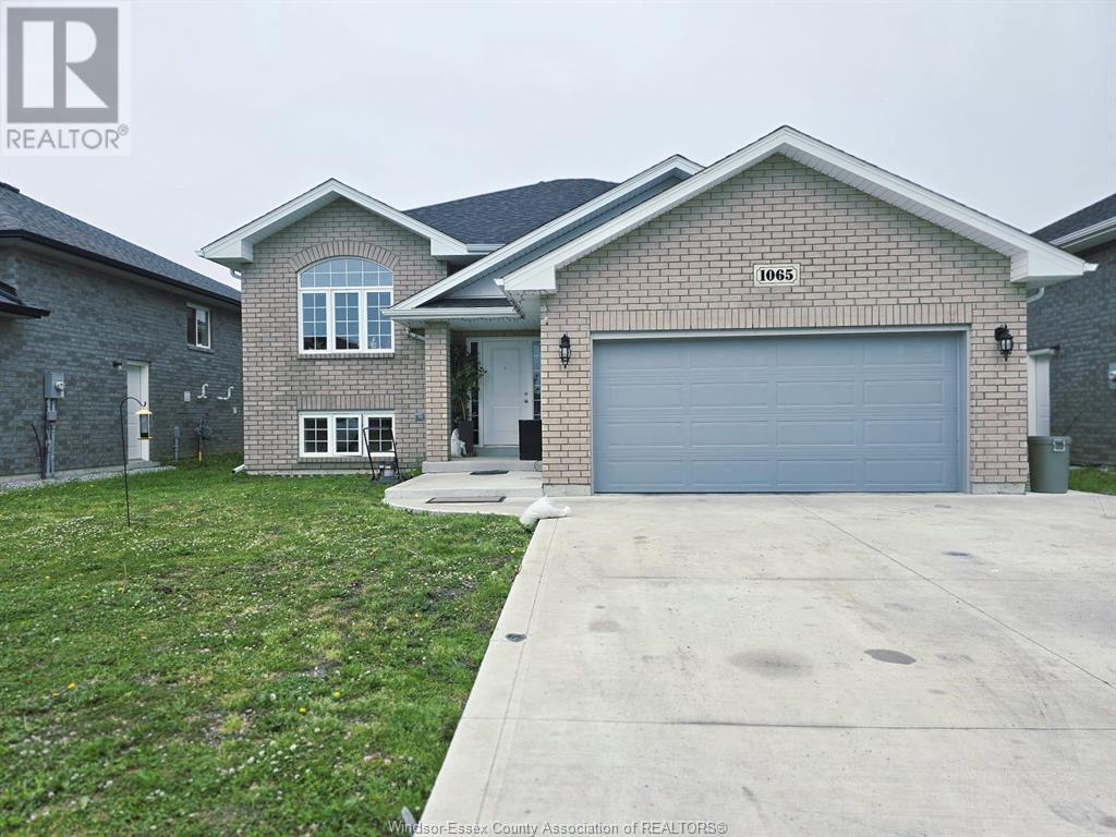 Primary Photo - 1065 Aspen Ridge Cres