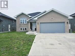 Building Photo - 1065 Aspen Ridge Cres