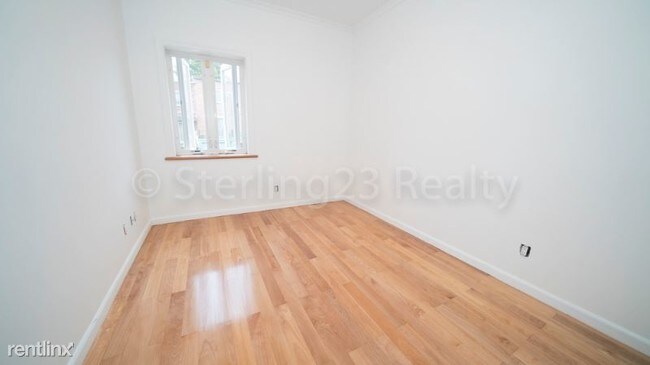 Building Photo - 3 br, 2 bath House - 20-09 45th St