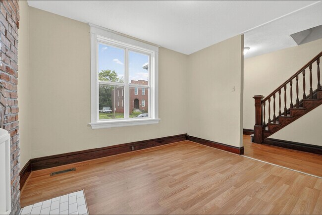 Sala de estar - 4372 Gibson Ave