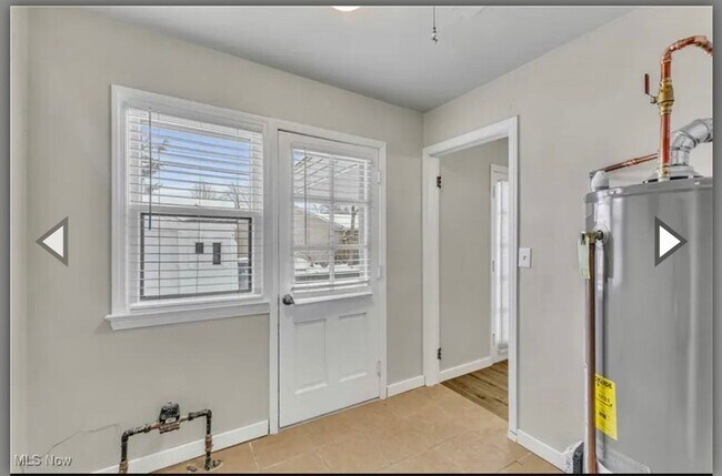 Foto del edificio - 595 Oakmoor Ave