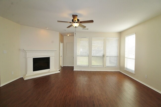 Building Photo - Lovely 3/2/2 in White Settlement ISD For R...