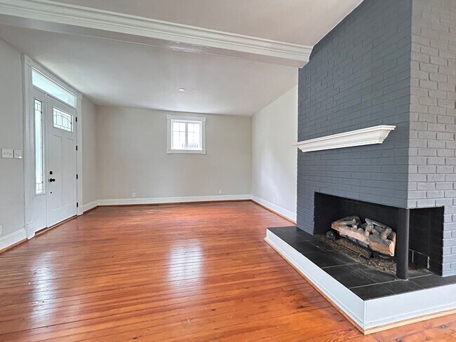 Foto del edificio - Charming 2-Bedroom Home -Close to Downtown...
