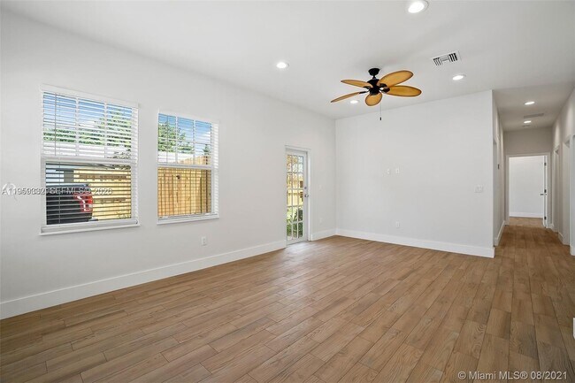 Building Photo - 711 N L St