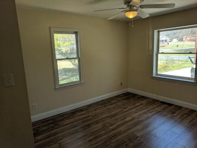Building Photo - Ranch Home in Matthews!