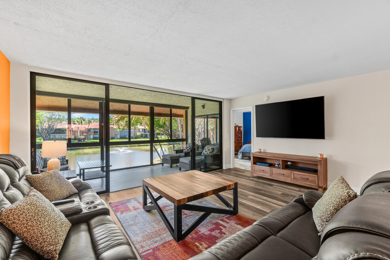 Foto principal - 11255 Green Lake Dr