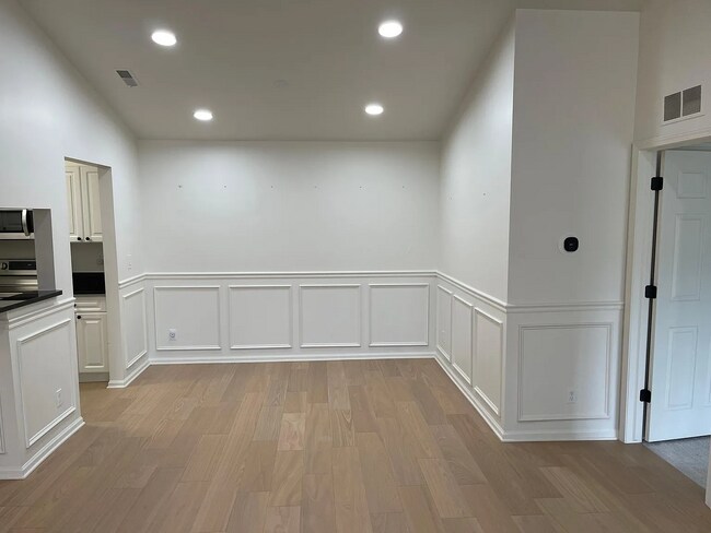 Dining - 3571 Tremonte Cir S