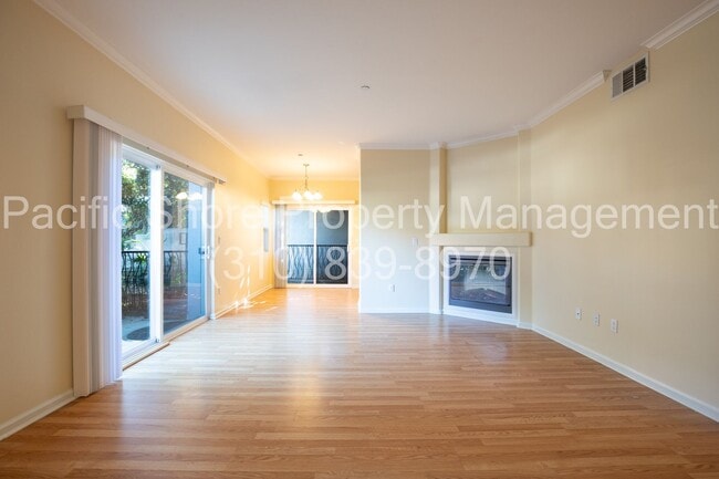 Foto del edificio - Elegant Westside Condo with Modern Upgrades and Private Patios
