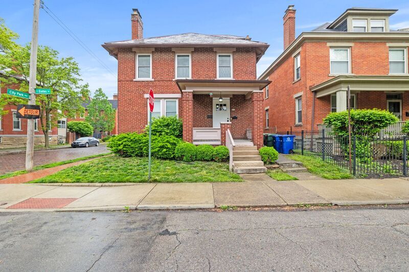 Primary Photo - 52 1/2 E Gates Ave