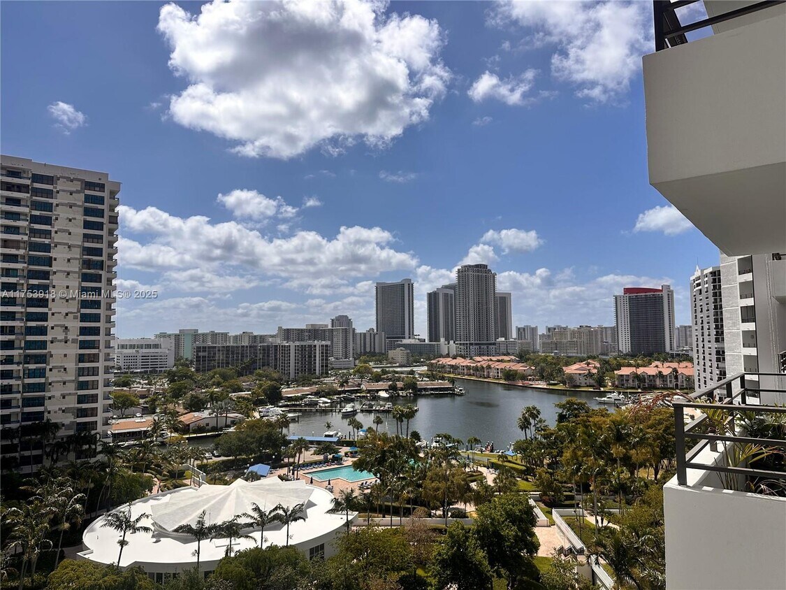 Primary Photo - 600 Three Islands Boulevard