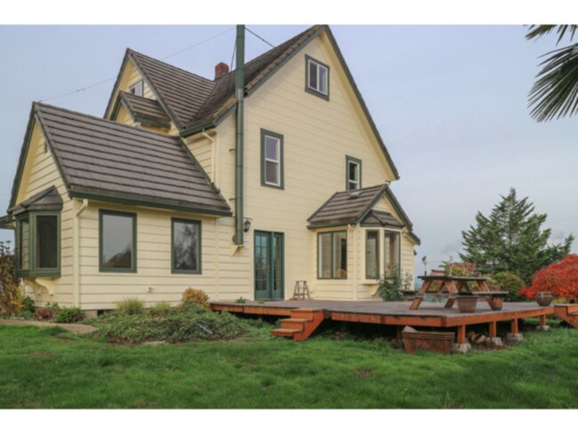 Building Photo - 3102 NE 259th St