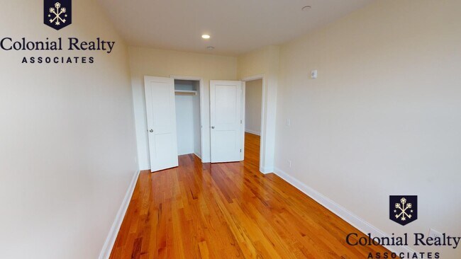 Building Photo - 127 Sutherland Rd