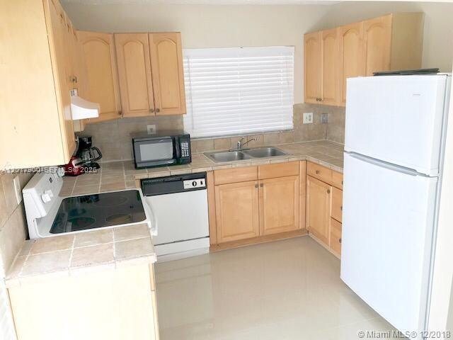 Building Photo - 11447 SW 33rd Ln