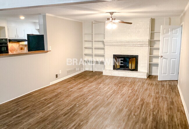 Building Photo - One month FREE RENT