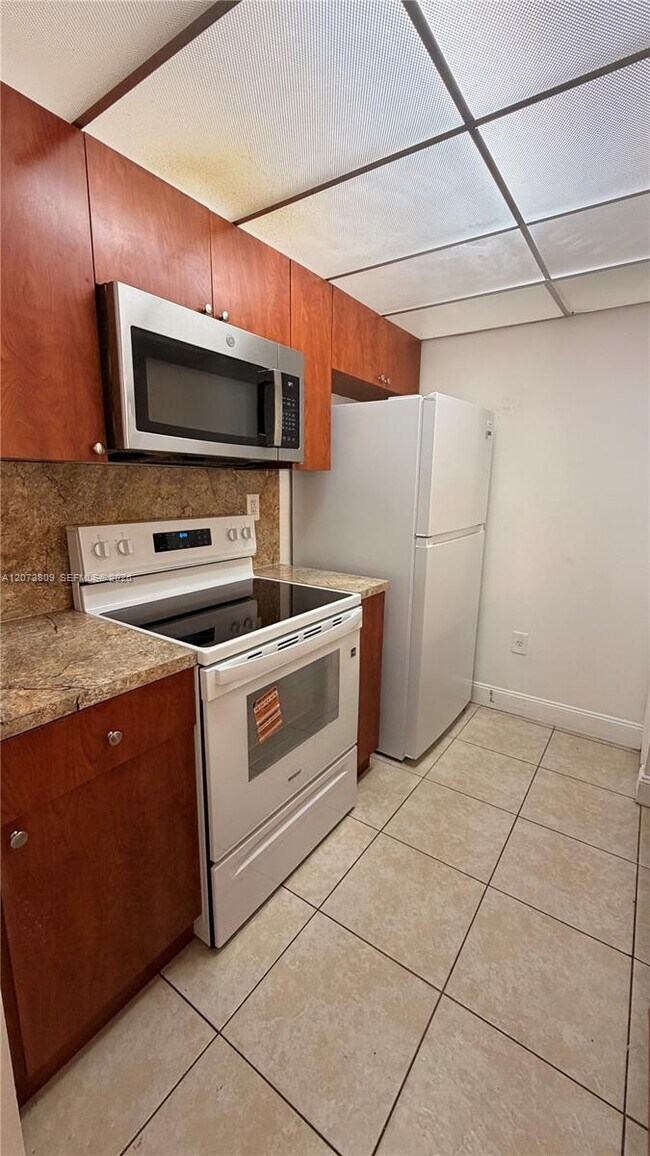 Foto del edificio - 7075 NW 186th St