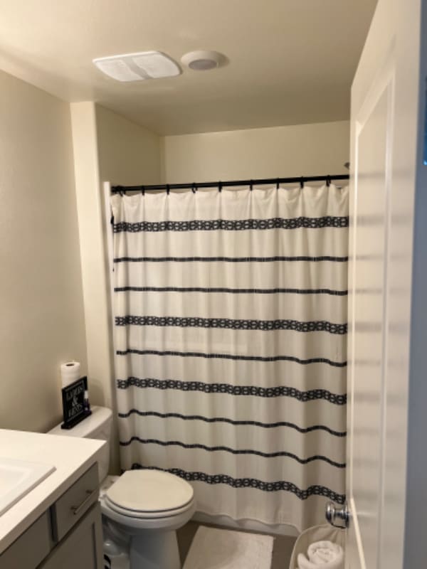 2219 Hough Ave, Tulare, CA 93274 Room for Rent in Tulare, CA