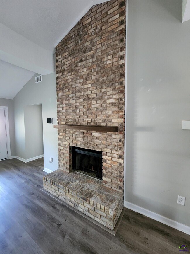 Building Photo - 111 Brookhaven Dr