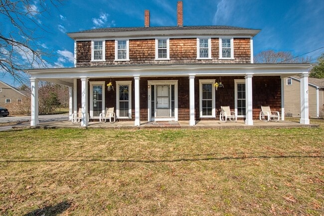 Building Photo - 970 N Main St