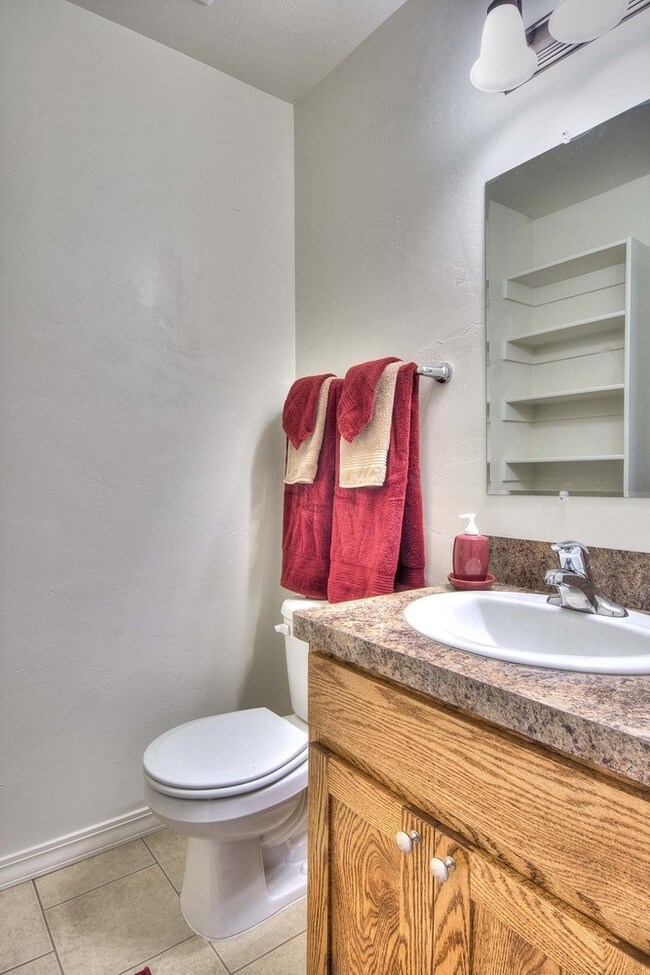 Interior Photo - 150-172 Saint Clair Rd
