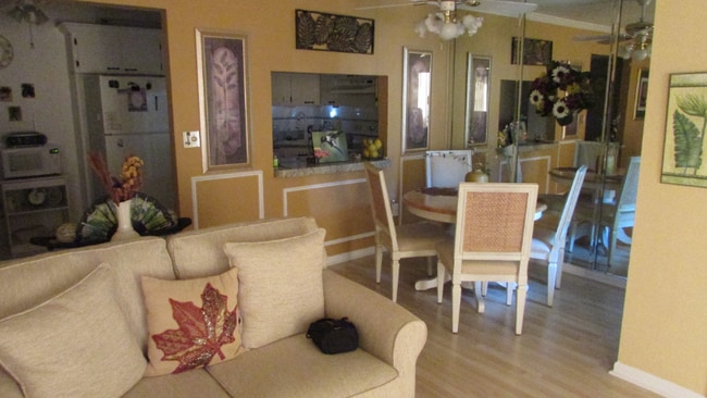 Foto del edificio - 2699 Pine Ridge Way E